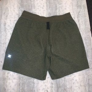 Like NEW Lululemon Men’s At Ease Short 7”
